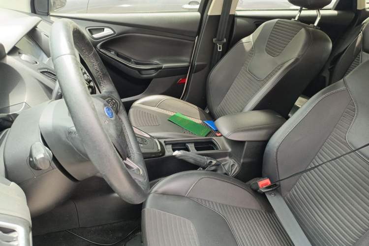 Used Ford Focus 2015 Hatchback 1.6L Automatic Fashion Edition Left Front Seat