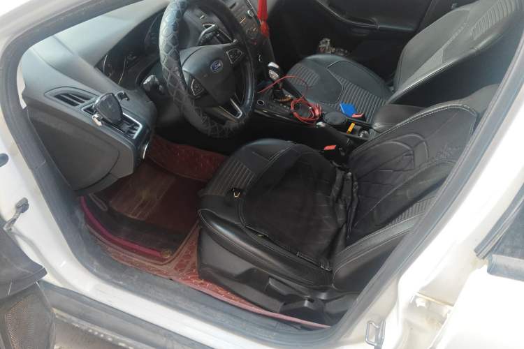 Used Ford Focus 2015 Hatchback EcoBoost 125 Automatic Supreme Style Edition Left Front Seat