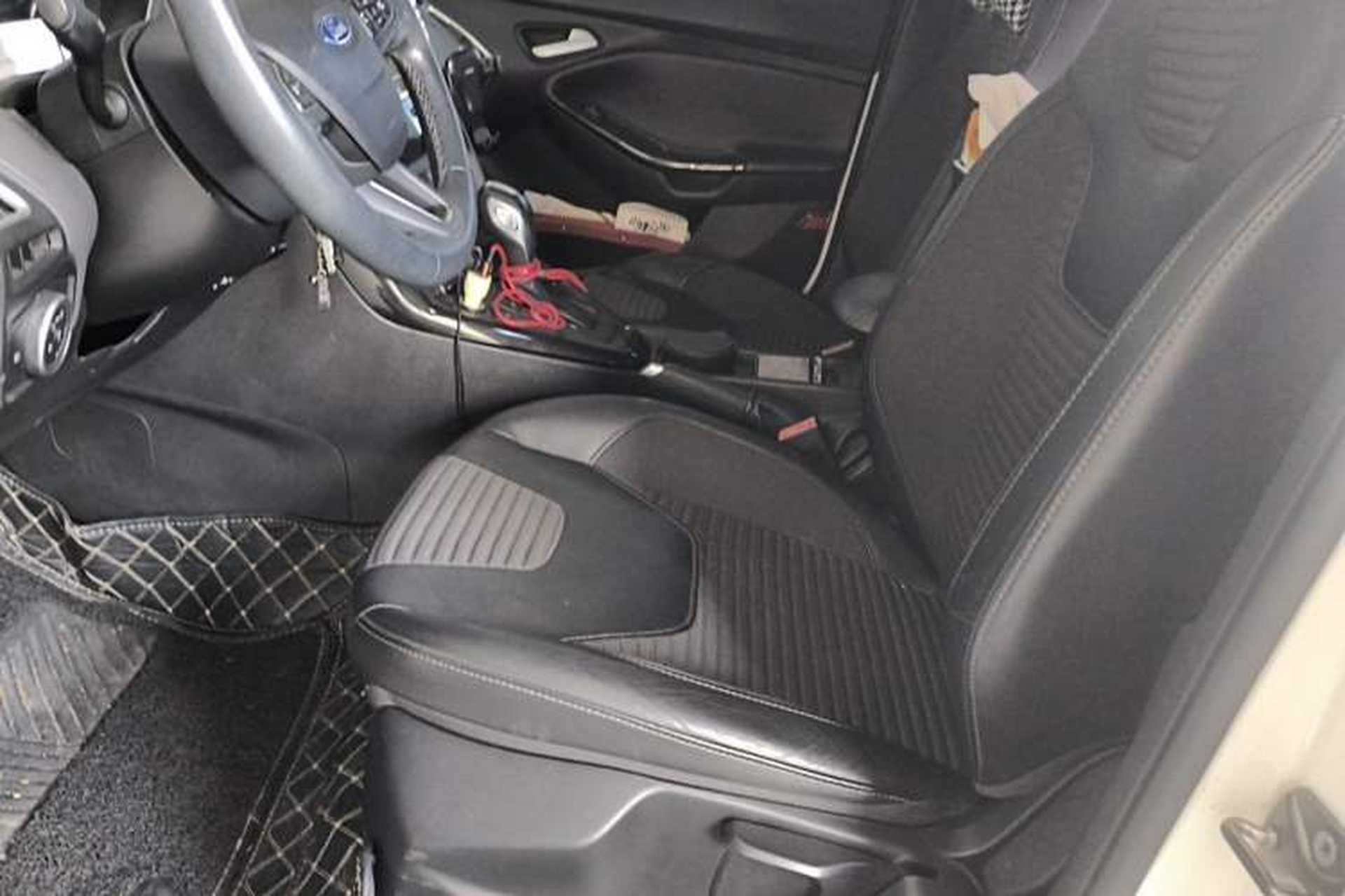 Used Ford Focus 2015 Hatchback EcoBoost 125 Automatic Supreme Style Edition Left Front Seat