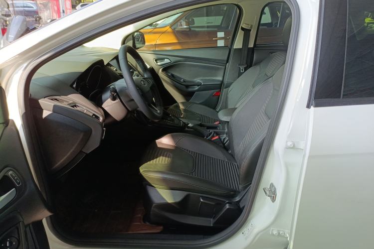 Used Ford Focus 2015 Hatchback 1.6L Automatic Fashion Edition Left Front Seat