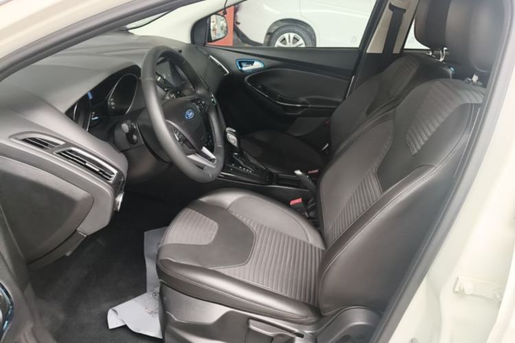 Used Ford Focus 2015 Sedan EcoBoost 125 Automatic Supreme Style Edition Left Front Seat