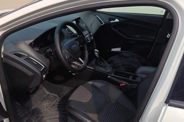 Used Ford Focus 2015 Hatchback 1.6L Automatic Fashion Edition Left Front Seat