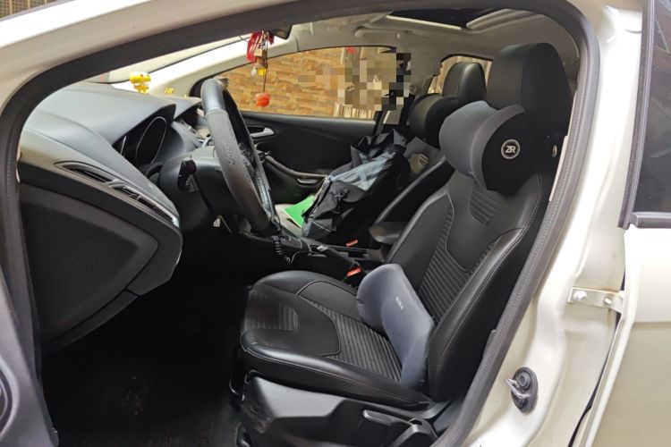 Used Ford Focus 2015 Sedan EcoBoost 125 Automatic Supreme Style Edition Left Front Seat