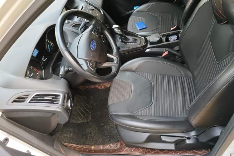 Used Ford Focus 2015 Hatchback 1.6L Automatic Fashion Edition Left Front Seat