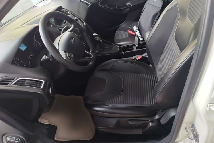 Used Ford Focus 2015 Sedan EcoBoost 125 Automatic Supreme Style Edition Left Front Seat