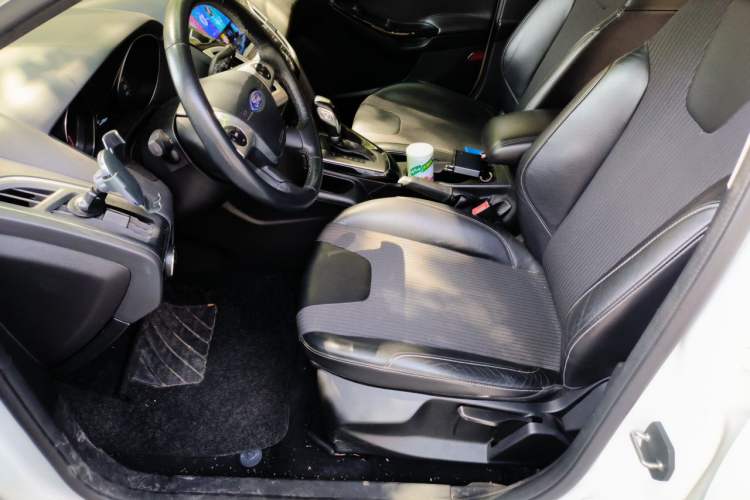 Used Ford Focus 2015 Hatchback 1.6L Automatic Fashion Edition Left Front Seat