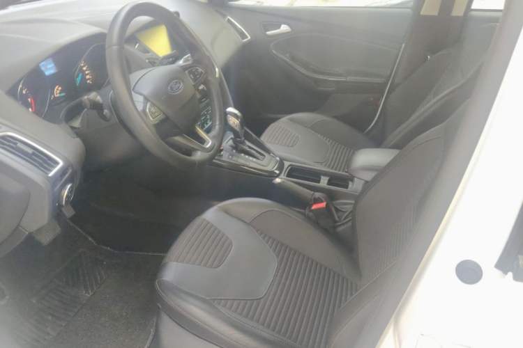 Used Ford Focus 2015 Sedan EcoBoost 125 Automatic Supreme Style Edition Left Front Seat