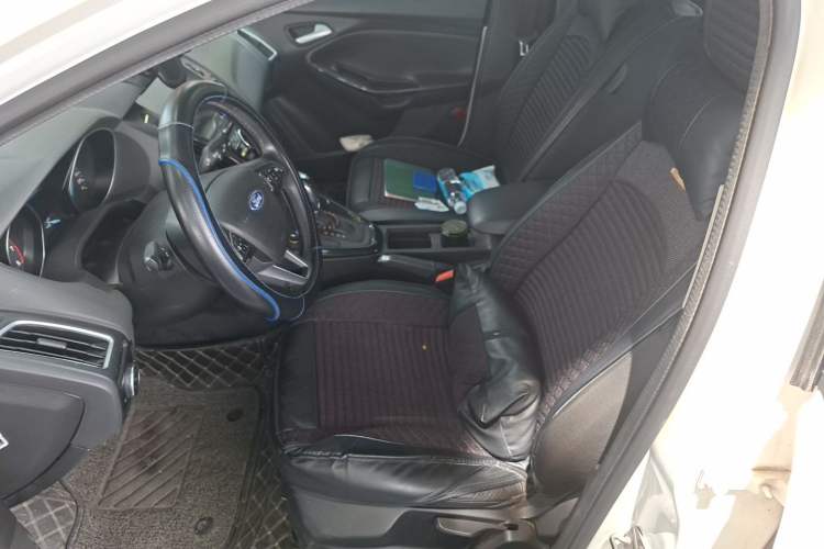 Used Ford Focus 2015 Sedan EcoBoost 125 Automatic Supreme Style Edition Left Front Seat