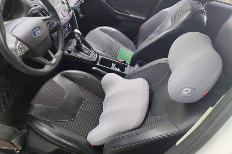 Used Ford Focus 2015 Hatchback EcoBoost 125 Automatic Supreme Style Edition Left Front Seat