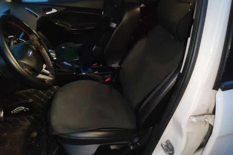 Used Ford Focus 2015 Hatchback EcoBoost 125 Automatic Supreme Style Edition Left Front Seat