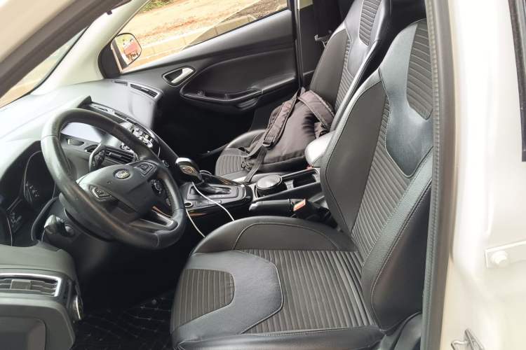 Used Ford Focus 2015 Sedan EcoBoost 125 Automatic Supreme Style Edition Left Front Seat
