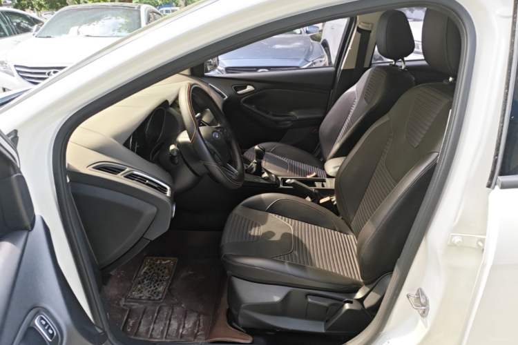 Used Ford Focus 2015 Sedan 1.6L Manual Fashion Edition Left Front Seat