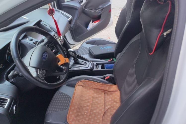 Used Ford Focus 2015 Hatchback 1.6L Automatic Fashion Edition Left Front Seat