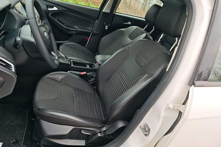 Used Ford Focus 2015 Hatchback 1.6L Automatic Fashion Edition Left Front Seat