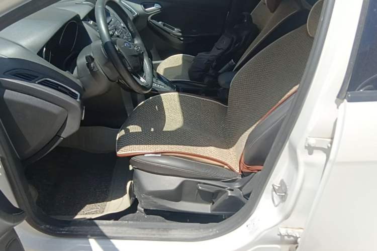 Used Ford Focus 2015 Sedan EcoBoost 125 Automatic Supreme Style Edition Left Front Seat