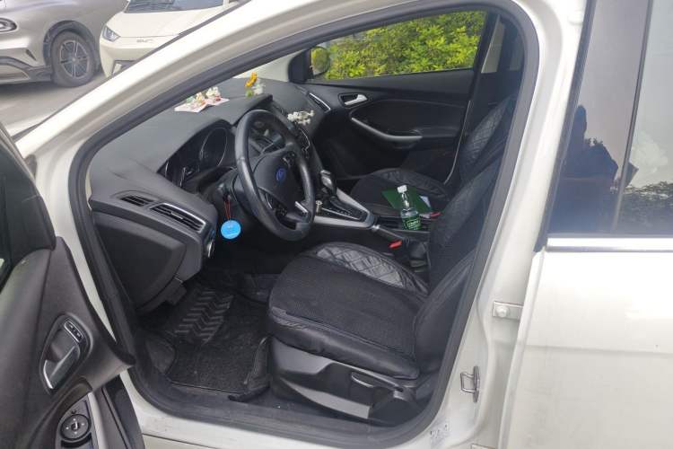 Used Ford Focus 2015 Hatchback EcoBoost 180 Automatic Sport Model Left Front Seat