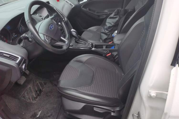 Used Ford Focus 2015 Sedan 1.6L Automatic Trend Model Left Front Seat