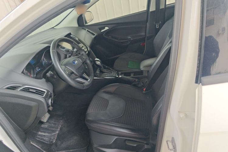 Used Ford Focus 2015 Hatchback 1.6L Automatic Fashion Edition Left Front Seat