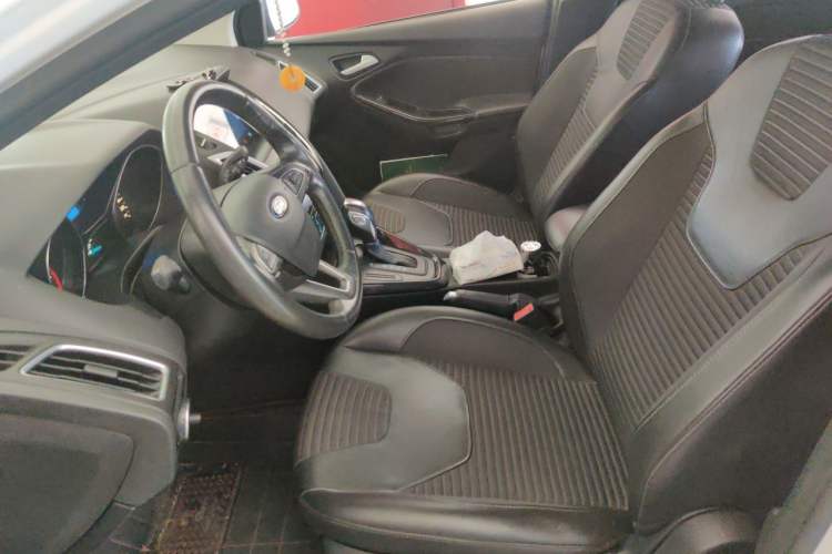 Used Ford Focus 2015 Hatchback 1.6L Automatic Fashion Edition Left Front Seat