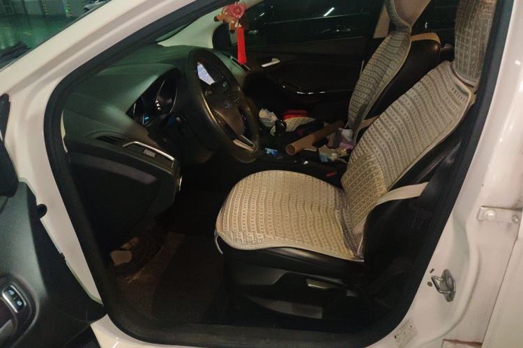 Used Ford Focus 2015 Hatchback EcoBoost 125 Manual – Ultra-Style Edition Left Front Seat