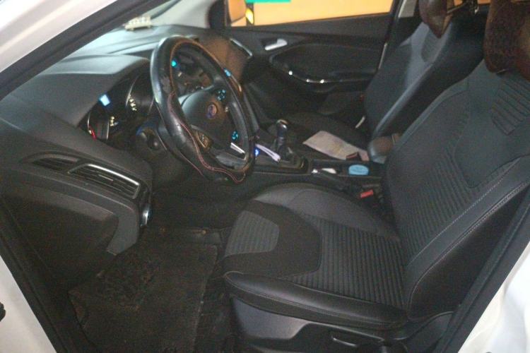 Used Ford Focus 2015 Sedan 1.6L Manual Fashion Edition Left Front Seat