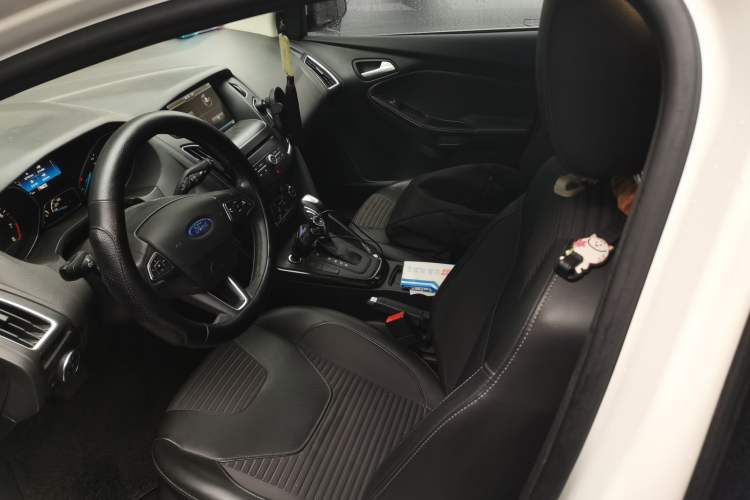 Used Ford Focus 2015 Hatchback EcoBoost 180 Automatic Elite Model Left Front Seat