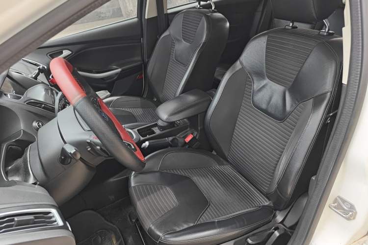 Used Ford Focus 2015 Hatchback EcoBoost 180 Automatic Sport Model Left Front Seat