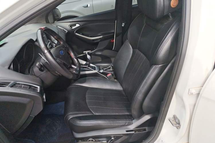 Used Ford Focus 2015 Hatchback EcoBoost 180 Automatic Sport Model Left Front Seat