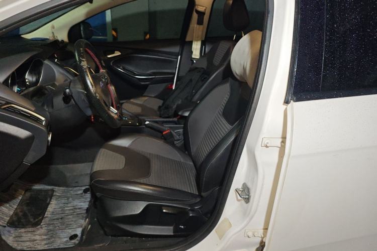 Used Ford Focus 2015 Hatchback 1.6L Automatic Fashion Edition Left Front Seat