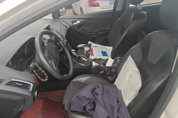 Used Ford Focus 2015 Hatchback 1.6L Automatic Fashion Edition Left Front Seat
