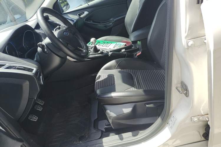 Used Ford Focus 2015 Hatchback 1.6L Manual Fashion Edition Left Front Seat