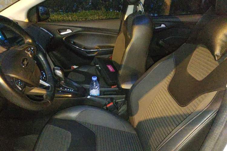 Used Ford Focus 2015 Hatchback EcoBoost 125 Automatic Supreme Style Edition Left Front Seat