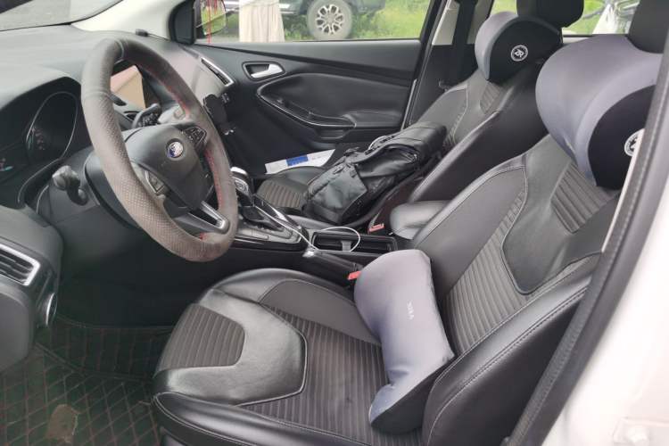 Used Ford Focus 2015 Sedan EcoBoost 125 Automatic Supreme Style Edition Left Front Seat