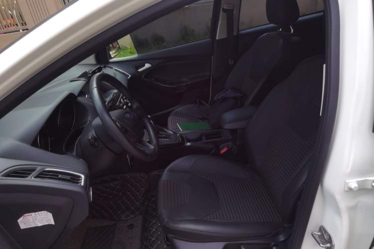 Used Ford Focus 2015 Hatchback 1.6L Automatic Fashion Edition Left Front Seat