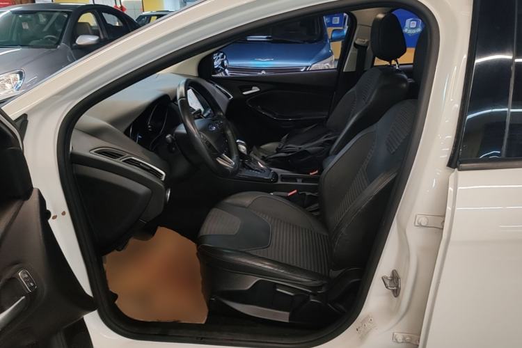 Used Ford Focus 2015 Hatchback 1.6L Automatic Fashion Edition Left Front Seat