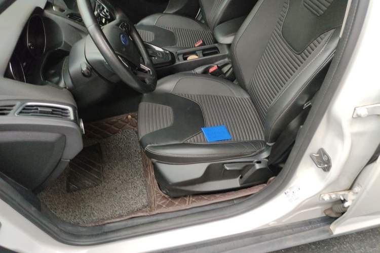 Used Ford Focus 2015 Hatchback 1.6L Automatic Fashion Edition Left Front Seat
