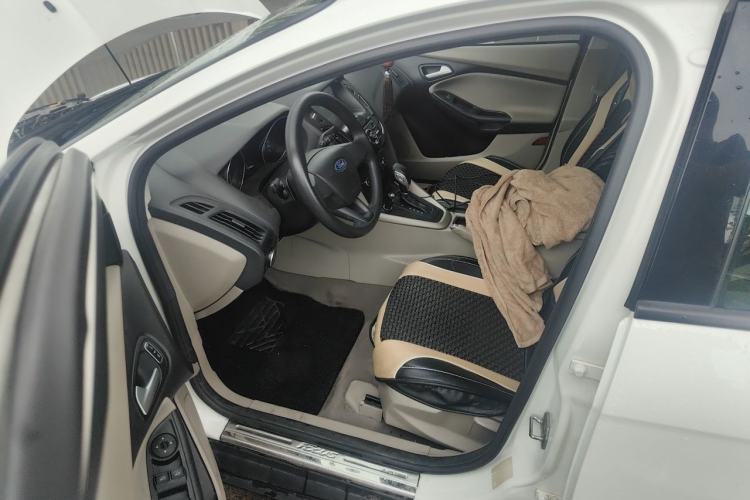 Used Ford Focus 2015 Sedan 1.6L Automatic Trend Model Left Front Seat