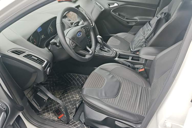 Used Ford Focus 2015 Hatchback 1.6L Automatic Fashion Edition Left Front Seat