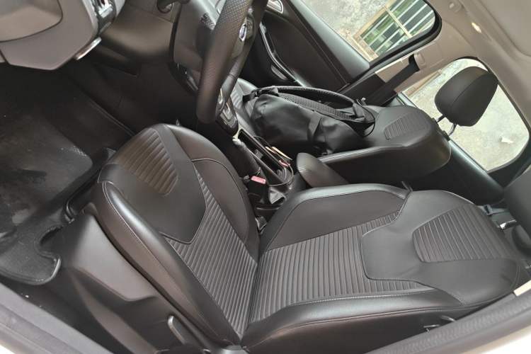 Used Ford Focus 2015 Hatchback EcoBoost 180 Automatic Elite Model Left Front Seat