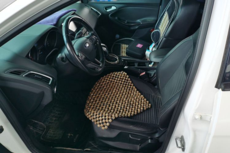 Used Ford Focus 2015 Hatchback EcoBoost 125 Automatic Supreme Style Edition Left Front Seat