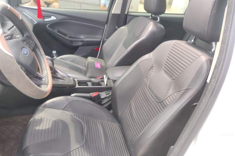 Used Ford Focus 2015 Hatchback 1.6L Automatic Fashion Edition Left Front Seat