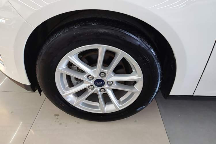 Used Ford Focus 2015 Hatchback 1.6L Manual Fashion Edition Left Front Wheel Hub