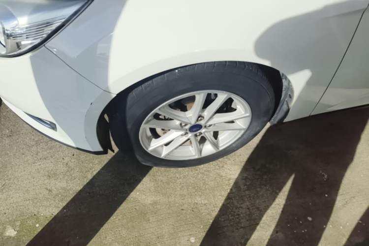 Used Ford Focus 2015 Sedan 1.6L Automatic Trend Model Left Front Wheel Hub
