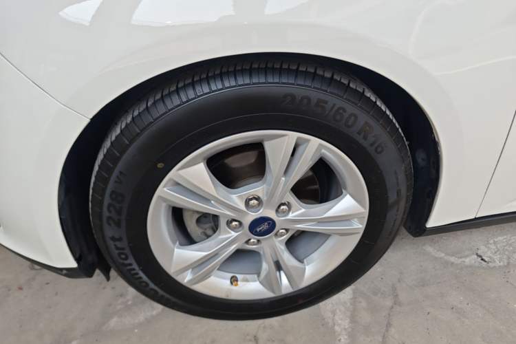 Used Ford Focus 2015 Hatchback 1.6L Automatic Comfort Model Left Front Wheel Hub