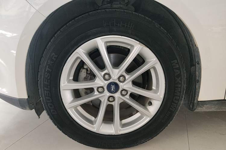 Used Ford Focus 2015 Hatchback 1.6L Automatic Fashion Edition Left Front Wheel Hub