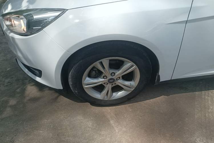 Used Ford Focus 2015 Hatchback 1.6L Automatic Comfort Model Left Front Wheel Hub