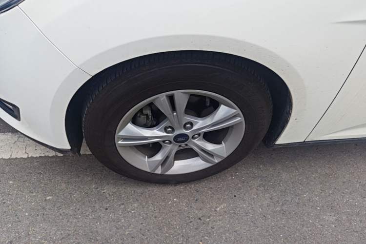 Used Ford Focus 2015 Hatchback 1.6L Automatic Comfort Model Left Front Wheel Hub