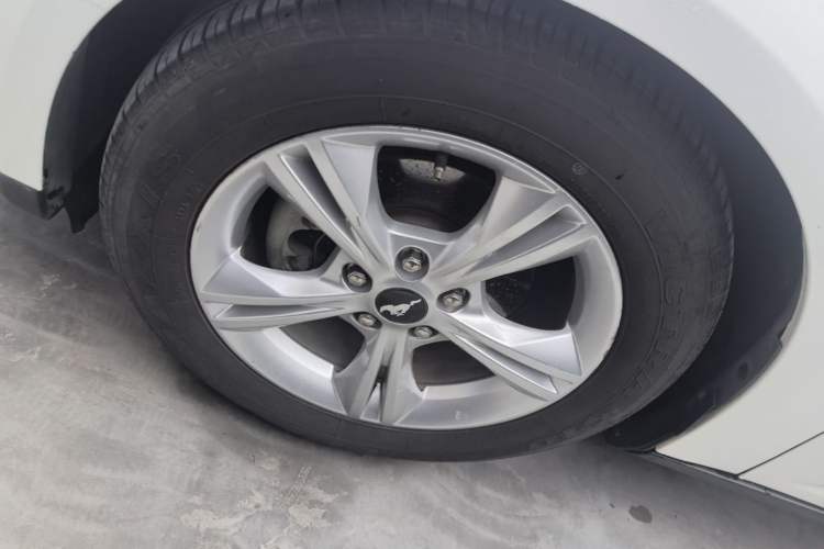 Used Ford Focus 2015 Hatchback 1.6L Automatic Comfort Model Left Front Wheel Hub