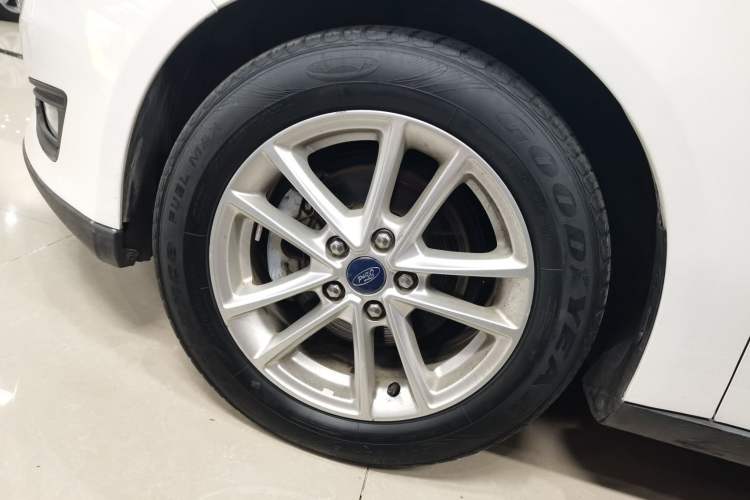 Used Ford Focus 2015 Sedan 1.6L Manual Fashion Edition Left Front Wheel Hub