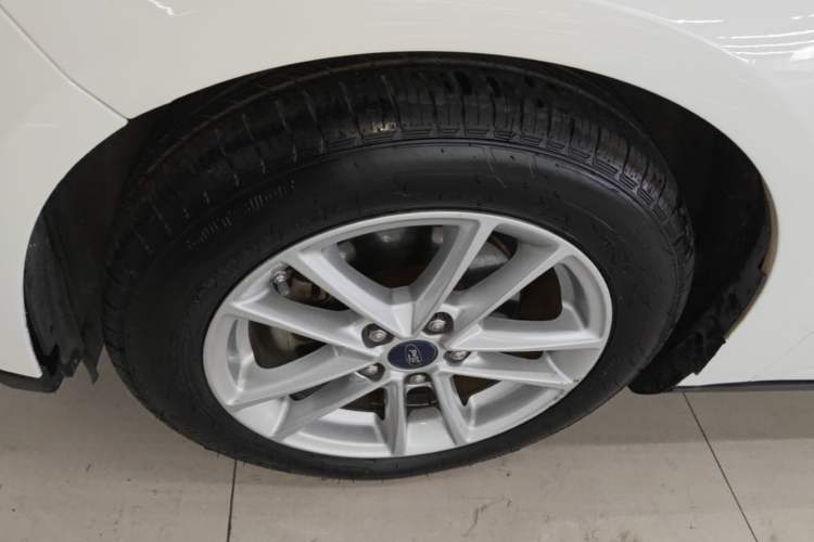Used Ford Focus 2015 Hatchback 1.6L Automatic Fashion Edition Left Front Wheel Hub